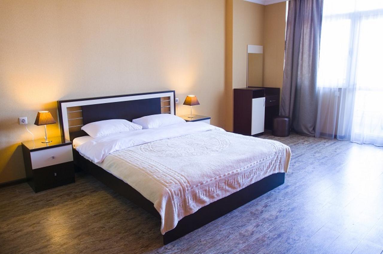 Pirosmani Mini Hotel Batumi Exterior foto